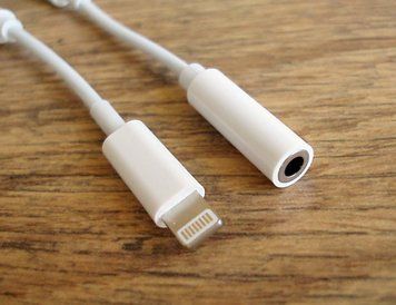 Переходник iPhone Lightning - 3.5мм Jack для наушников iPad iPhone лайтнинг мини джек 5314 фото