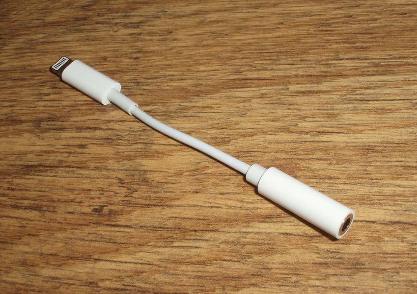 Переходник iPhone Lightning - 3.5мм Jack для наушников iPad iPhone лайтнинг мини джек 5314 фото
