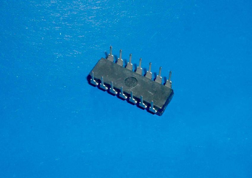 Микросхема LM1815 LM1815N IC AMP Aaptive sensor DIP-14 3990 фото