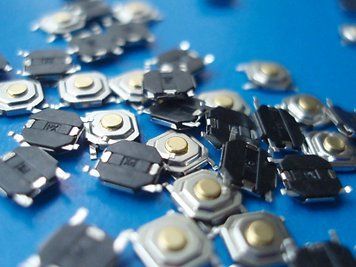 Кнопка тактовая 4 * 4 * 1.5 мм (5 * 5 * 1.5 мм ) 4pin DIP SMD микропереключатель телефон сигнализация брелок r 3913 фото
