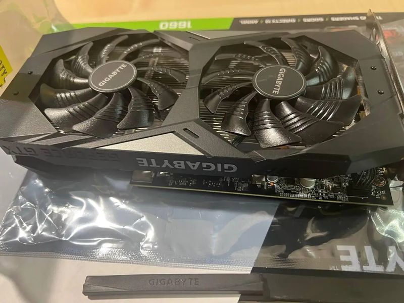 Видеокарта GIGABYTE GeForce GTX1660 6144Mb б/у идеальное состояние (чек, гарантия, тест) 1660-2 фото
