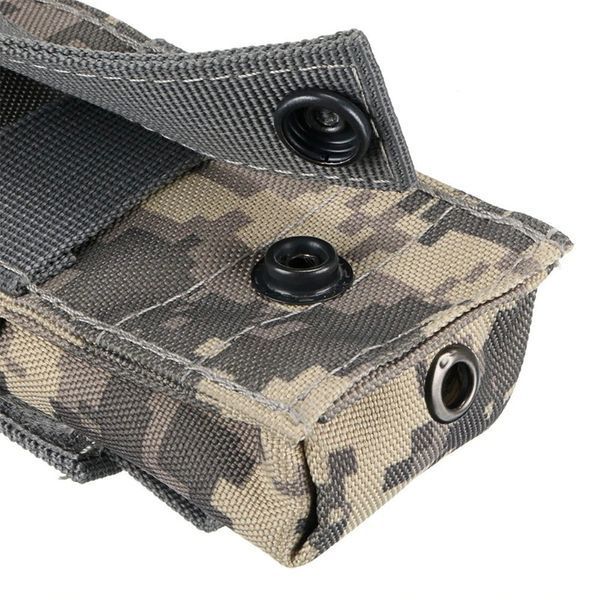Подсумок для пистолетного магазина тактический Molle "пиксель" (под пистолетный магазин жгут турникет нож фона 6825 фото