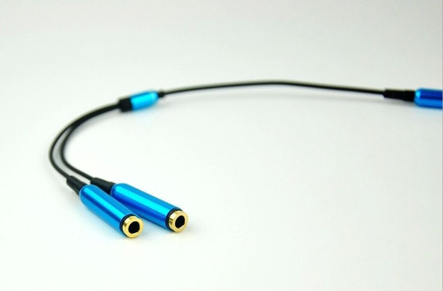 IPhone iPod сплиттер 3,5 мм на 2 аудио выхода Splitter 3.5 jack x2 2685 фото