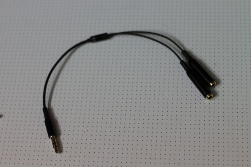 IPhone iPod сплиттер 3,5 мм на 2 аудио выхода Splitter 3.5 jack x2 2685 фото