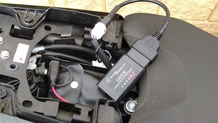 Перехідник OBD2 16 pin - 4 pin (Yamaha) білий для діагностики мото FJR 1300 FZ09 FZ10 MT07 MT09 MT10 R1 R6 XSR 7308 фото