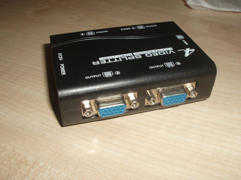 Сплиттер VGA D-Sub 15 DE15 DB15HD 4-х портовый дублликатор усилитель активный 220 В 250MHZ MHz (1 вход-4 выход 3549 фото