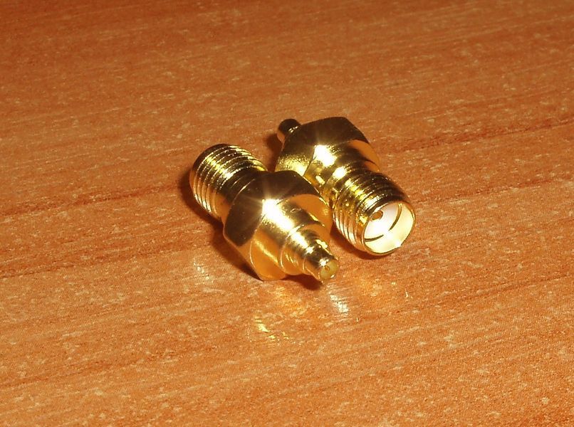 RF-перехідник високочастотний SMA Female (мама) -> MMCX Male (тато) coupler об'єднувач для радіообладнання 4029 фото