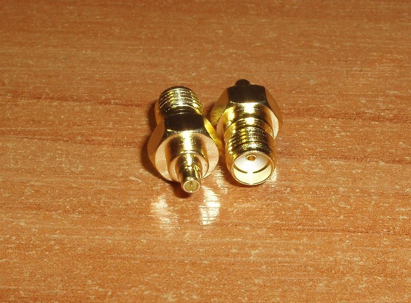 RF-перехідник високочастотний SMA Female (мама) -> MMCX Male (тато) coupler об'єднувач для радіообладнання 4029 фото